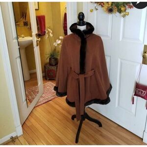 BEAUTIFUL WOOL COAT W/ GENUINE FUR TRIM